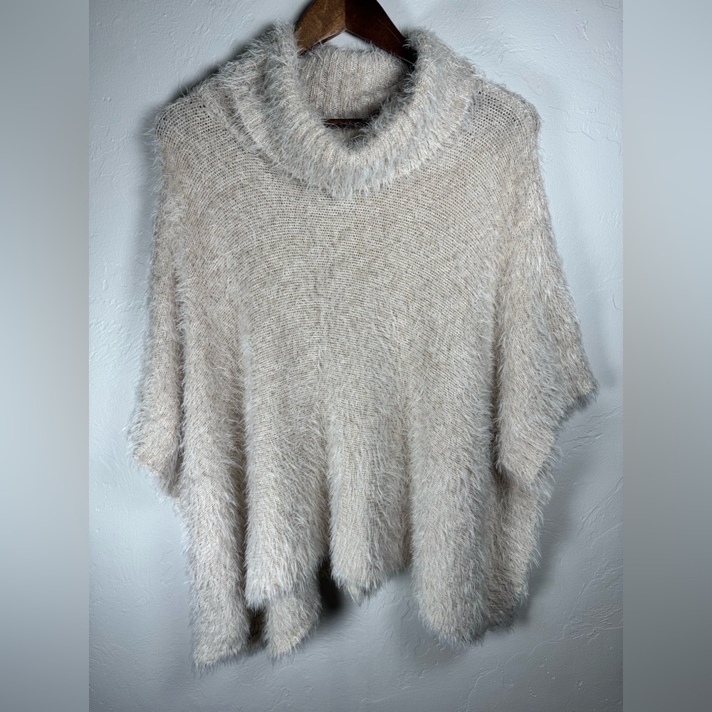 White Crow (The Buckle) Super Soft Warm Cream Beige Fuzzy Poncho Oversized Small